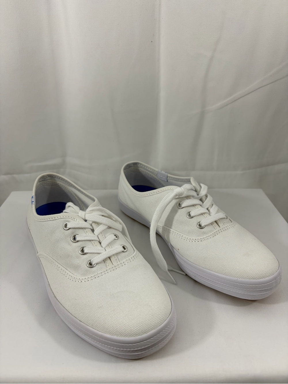 NWT Keds Women’s Size 5 White Canvas Sneakers with Blue Insole